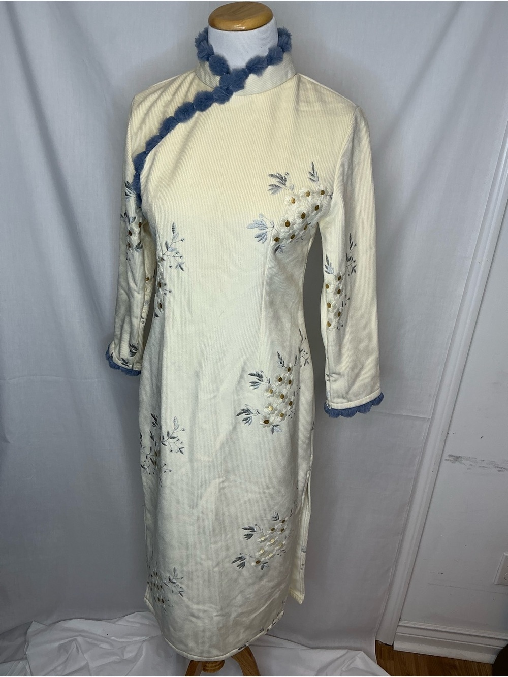 2162 - Ivory Long-Sleeve Embroidered Cheongsam Dress with Blue Trim - Picture 2 of 10